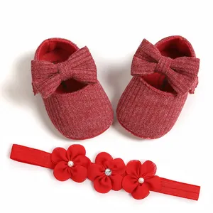 Zapatos de princesa para bebé de punto rojo con lazos y diadema a juego
