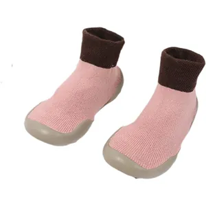Rutschfeste Baby-Sockenschuhe mit Gummisohle in Rosa und Braun für Kleinkinder und Babys