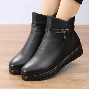 Bequeme schwarze rutschfeste Damen-Stiefeletten mit warmem Futter und flacher Sohle