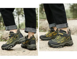 Detailansicht der olivgrünen, warm gefütterten Outdoor-Sportschuhe für Jungen mit Bergmuster.