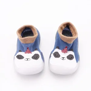 Comfortabele blauwe cartoon panda baby loopsokken met antislipzool voor peuters