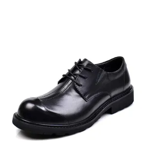 Zijaanzicht detail van zwarte lederen Derby schoen met vintage grootteen ontwerp en stiksels