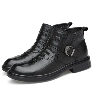 Schwarze Herrenstiefel aus Rindsleder mit Krokodilprägung und Metallschnalle