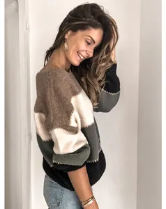Vue de profil d'un pull en maille rayé oversize avec des bandes marron et vertes