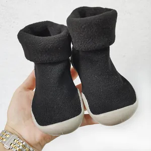 Calcetines térmicos para bebé con forro polar y suela blanda para caminar en invierno.