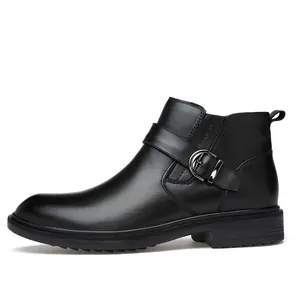 Schlanke schwarze Herren-Stiefeletten aus echtem Leder mit eleganter Metallschnalle