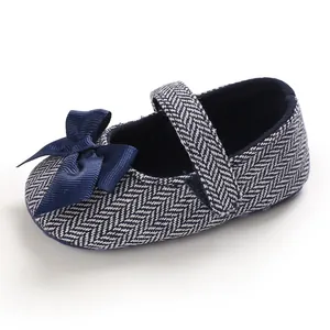 Baby-Lauflernschuhe mit blauer Schleife und Fischgrätenmuster für Säuglinge