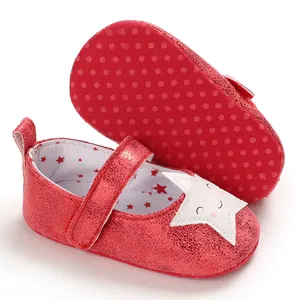 Zapatos rojos brillantes para bebé con estrella sonriente y suela antideslizante
