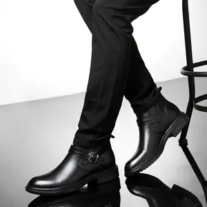 Elegante schwarze Herren-Stiefeletten aus echtem Leder mit dekorativem Schnallenriemen