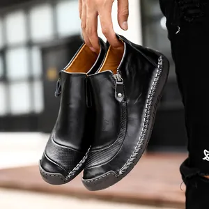 Heren zwarte casual leren enkellaarzen met ritssluiting aan de zijkant en witte stiksels
