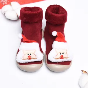 Patucos navideños rojos para bebé con suave adorno de Papá Noel de felpa