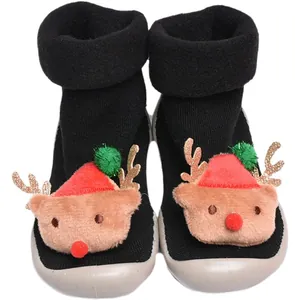 Zapatos calcetín navideños para bebé con diseño de reno y forro de felpa cálido.