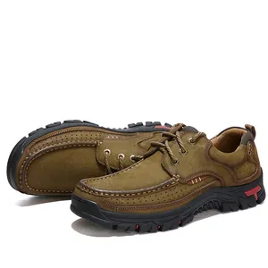 Chaussures de randonnée pour hommes en cuir marron avec semelle en caoutchouc