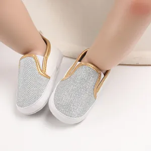 Scarpine per neonati glitterate argento con bordo dorato per bimbi da 0 a 12 mesi