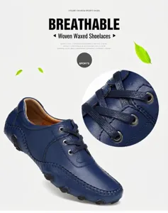 Dettaglio ravvicinato di scarpe da guida blu in pelle da uomo con lacci cerati blu