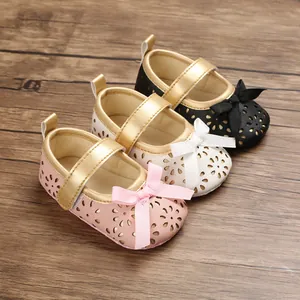 Set aus weichen Baby-Prinzessin-Schuhen in Pink, Weiß und Schwarz mit Schleifen