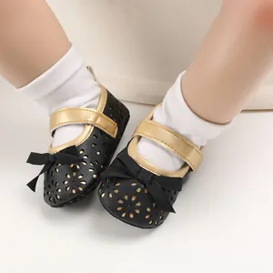 Elegante schwarze Baby Mädchen Prinzessin Schuhe mit lasergeschnittenem Blumenmuster und Gold