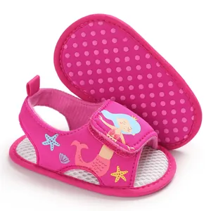 Sandalias de verano rosas para bebé con estampado de sirena y suela blanda.