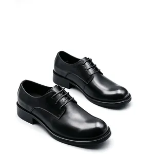 Klassische schwarze Herren-Lederschuhe für formelle geschäftliche Anlässe und Bürokleidung