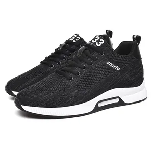 Atmungsaktive Herren Flyknit Mesh-Sneaker in Schwarz mit erhöhter dicker Sohle.