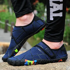 Marineblaue schnelltrocknende Wasserschuhe für Outdoor-Wandern und Schwimmen im Freien