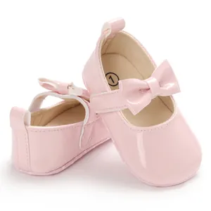 Süße rosa glänzende PU Baby Prinzessin Schuhe mit Schleife und weicher rutschfester Sohle