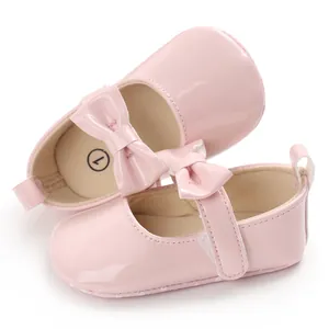 Süße rosa Baby Mary Jane Schuhe aus Lackleder mit niedlicher Schleife und weicher Sohle