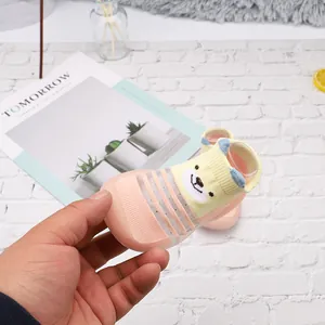Zapatos de calcetín transpirables para bebés con oso para caminar cómodo en verano