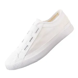 Atmungsaktive weiße Mesh-Slipper für Herren, modische flache Freizeitschuhe für den Sommer