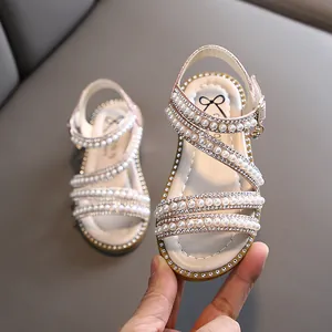 Elegante rosa Mädchensandalen mit Perlen und Strasssteinen für Sommer-Prinzessinnen