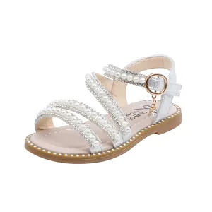 Elegante silberne Mädchen-Prinzessin-Sandalen mit Kunstperlen- und Strass-Riemen