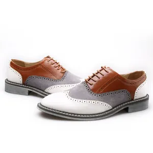 Vue détaillée de chaussures richelieus tricolores pour hommes avec des perforations