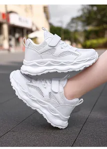 Atmungsaktive weiße Mesh-Sneaker für Jungen mit leichtem Hohlraumdesign und Wellensohle