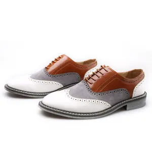 Gros plan sur les chaussures Brogue tricolores pour hommes avec motifs perforés.