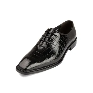 Elegante zwarte heren oxfordschoenen van glanzend lakleer met krokodillenreliëf