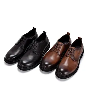 Hoogwaardige lederen heren derby schoenen in zwart en bruin met dikke vintage zolen.