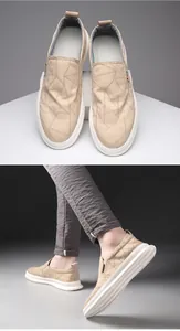 Detailansicht beige Herren-Loafer aus Mesh mit geometrischen Nähten und weißer Sohle