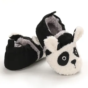 Zapatos de bebé con diseño de panda en peluche suave y cálido con suela blanda para niños