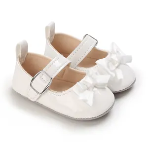 Elegant white patent leather baby princess walking shoes with bow for 0-1 year olds