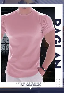 Vista dettagliata di una maglietta sportiva da uomo rosa a rapida asciugatura slim fit