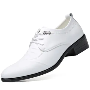 Eleganti scarpe bianche da uomo con rialzo interno, punta stretta e design stringato