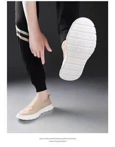 Detail eines atmungsaktiven Herren-Loafers mit rutschfester weißer EVA-Sohle.