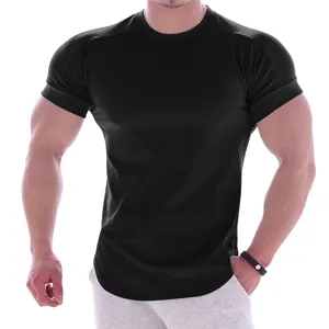 T-shirt sportiva nera da uomo a rapida asciugatura con vestibilità aderente