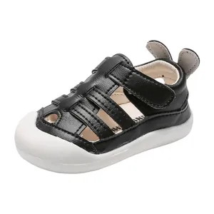Zwarte loopsandalen voor peuters met zachte antislipzolen en handige klittenband