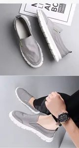 Lässige graue atmungsaktive Slipper für Herren mit leichten weichen weißen Sohlen