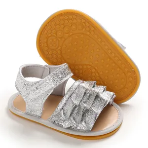 Silberne Glitzer-Babysandalen mit niedlichen Rüschen und rutschfester gelber Gummisohle