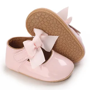 Rosa Lackleder Lauflernschuhe für Baby Mädchen mit großer Schleife und weicher Sohle