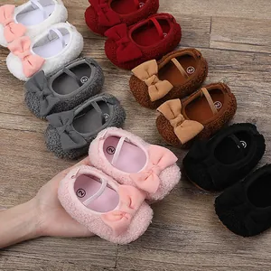Ποικιλία από μαλακά βρεφικά παπούτσια fleece με μεγάλους φιόγκους και λάστιχα