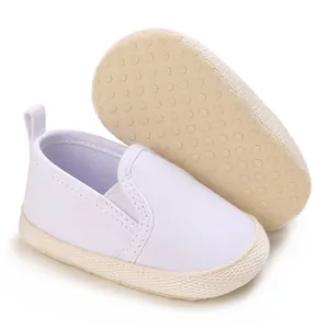 Classic white soft-sole baby walking shoes for 0-1 year old infants, comfortable canvas