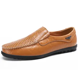 Mocassins en cuir marron respirants pour hommes avec design perforé et sans lacets